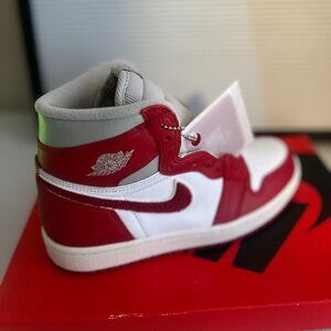 Size 6.5 W Air Jordan 1 High OG “Varsity Red” DJ4891-061